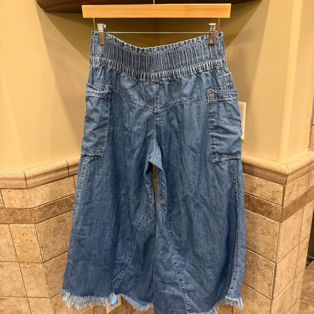 Free People Cropped Wide-Leg Denim Jeans with Frayed Hem - Picture 4 of 5
